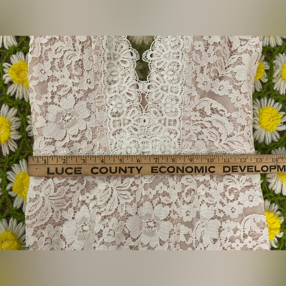 Women’s Size 4 David’s Bridal DB Studio Bridal Lace wedding dress NWT - Picture 12 of 12